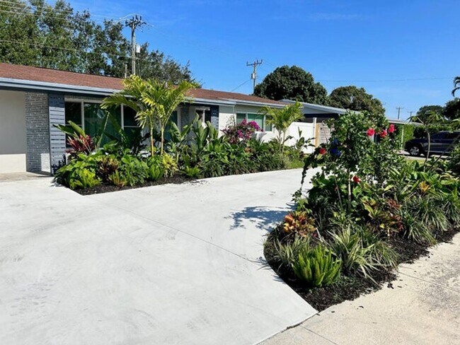 Building Photo - 1182 SE 2nd Ave