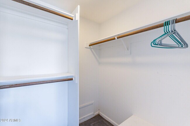 Building Photo - 8257 E Del Cadena Dr