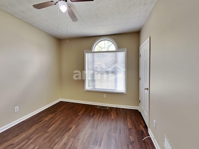 Building Photo - 3930 Pheasant Run Trce