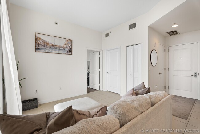 Building Photo - 480 Hibiscus St