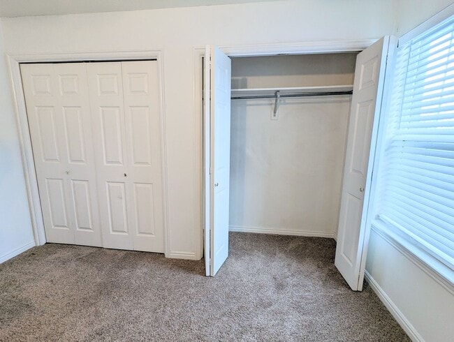 Building Photo - Provo Townhouse