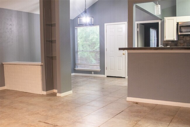 Building Photo - 13106 Hollowcreek Park Dr