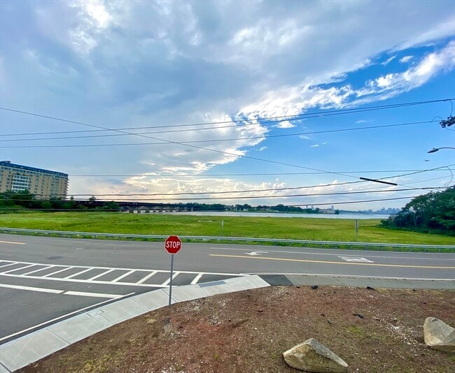 Building Photo - 90 Quincy Shore Dr