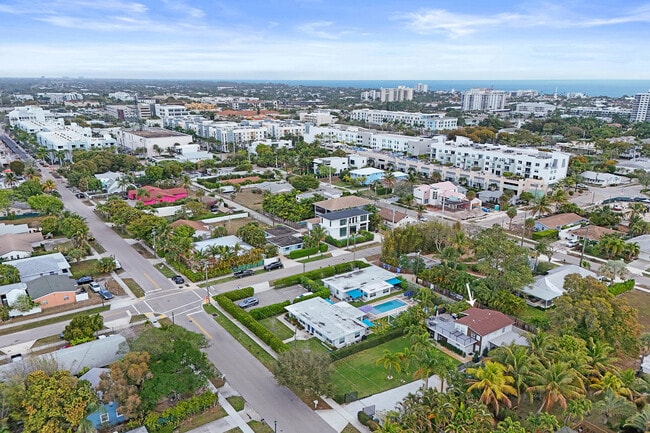 Building Photo - 311 SE 3rd Ave