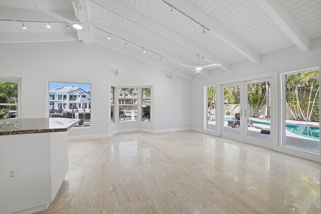 Building Photo - 2519 Barcelona Dr