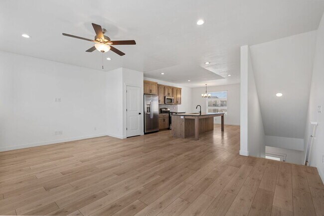 Building Photo - 868 W 480 S