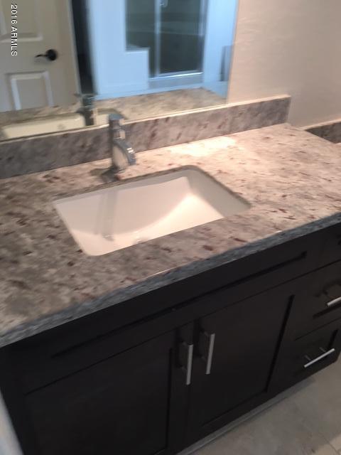 Building Photo - 1502 E Dunlap Ave