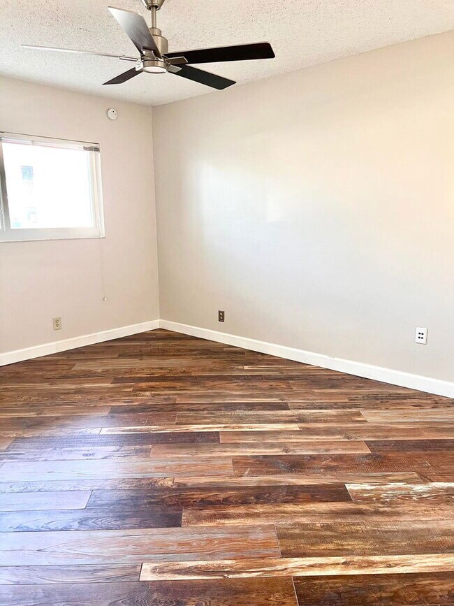 Building Photo - 2865 SW 22nd Ave