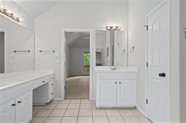 Building Photo - 10700 Pointe View Dr