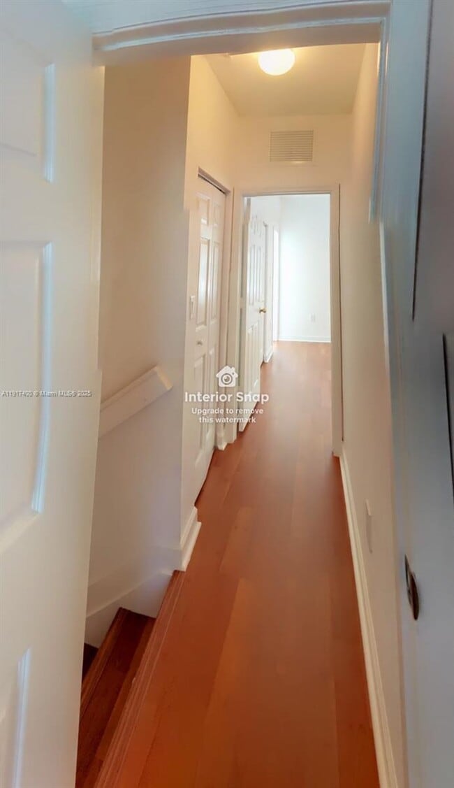 Building Photo - 3355 NE 13th Cir Dr