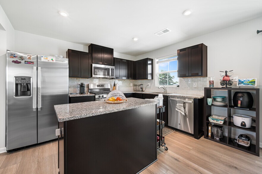 Building Photo - 26 L Wendowski St