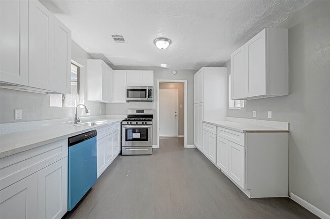 Building Photo - 4302 Wildacres Dr