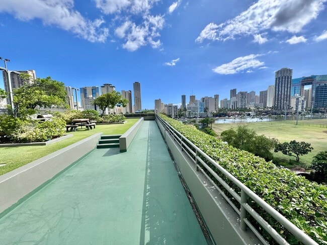 Building Photo - 2333 Kapiolani Blvd