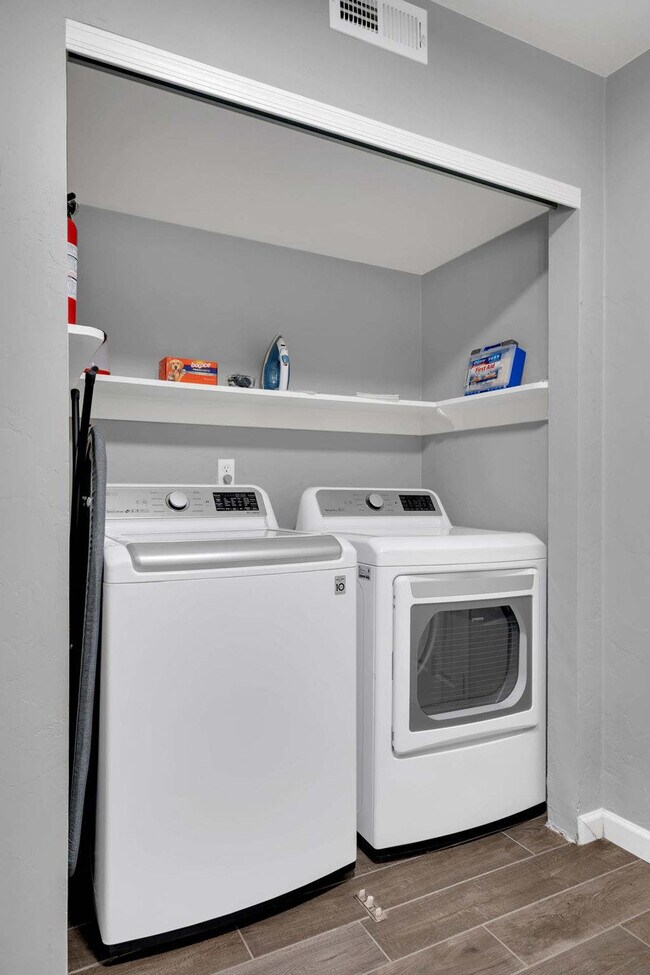 Building Photo - 6240 E River Rd