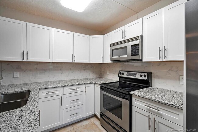 Building Photo - 3098 SW Sunset Trace Cir