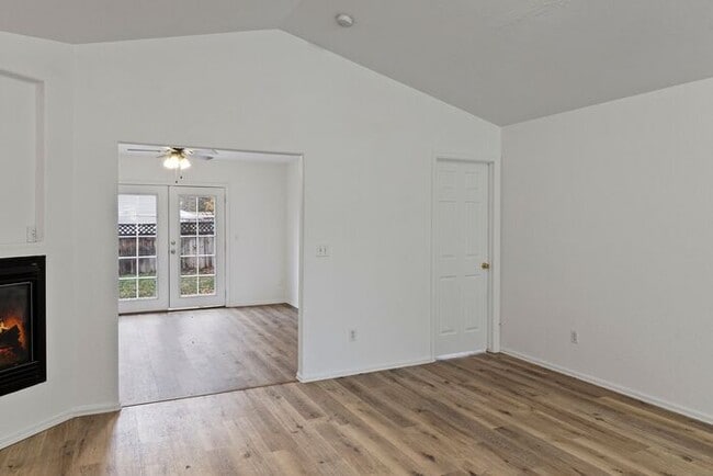 Building Photo - Wonderful 3 Bedroom Home with New Flooring and Paint