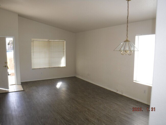 Building Photo - SINGLE STORY HENDERSON HOME WITH THREE BED...