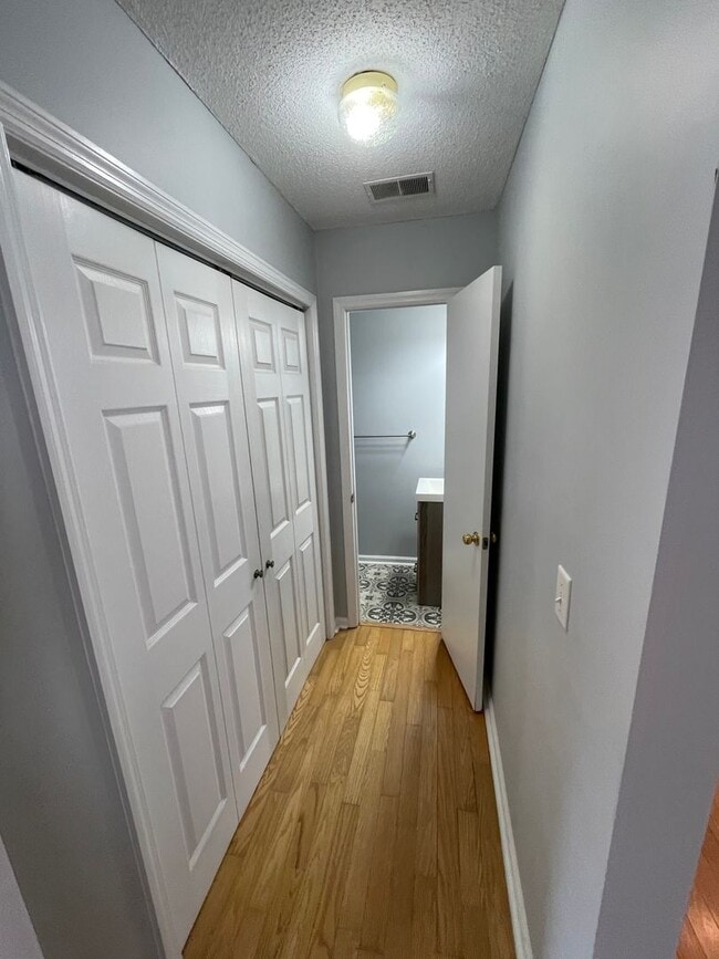 Building Photo - 3 Bedroom, 2.5 Bath - Ladson Area