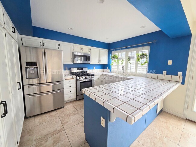 Building Photo - 8901 Serapis Ave