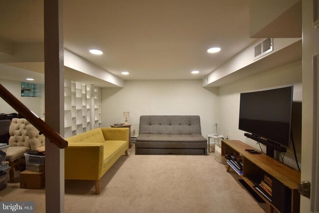 Building Photo - 914 Rappaix Ct