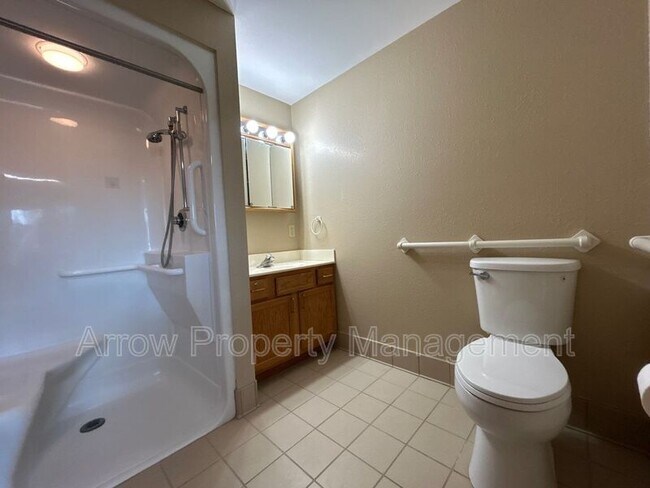 Building Photo - 150 Poppe Dr