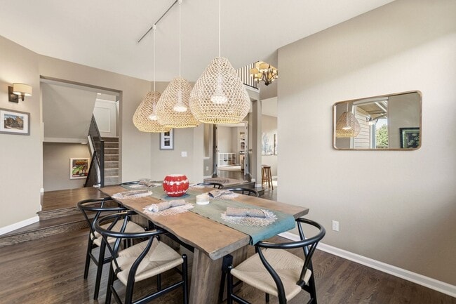 Building Photo - Stunning Fully Furnished Home in Roxborough Park!