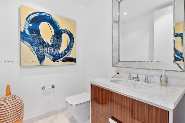 Building Photo - 15701 Collins Ave