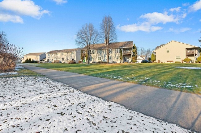 Building Photo - River Point Court Duplex