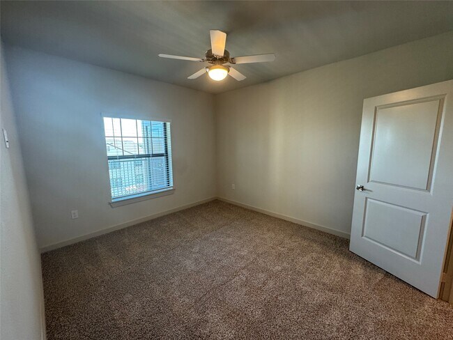 Building Photo - 6000 Jones Rd