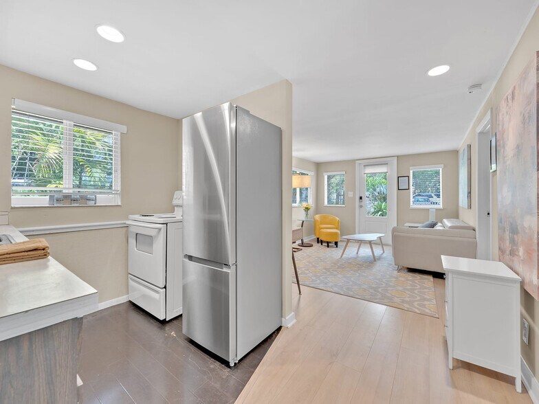 Primary Photo - 1034 NE 36th St