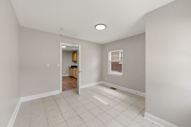 Building Photo - Updated 2BR Apartments Walkable to Xavier University