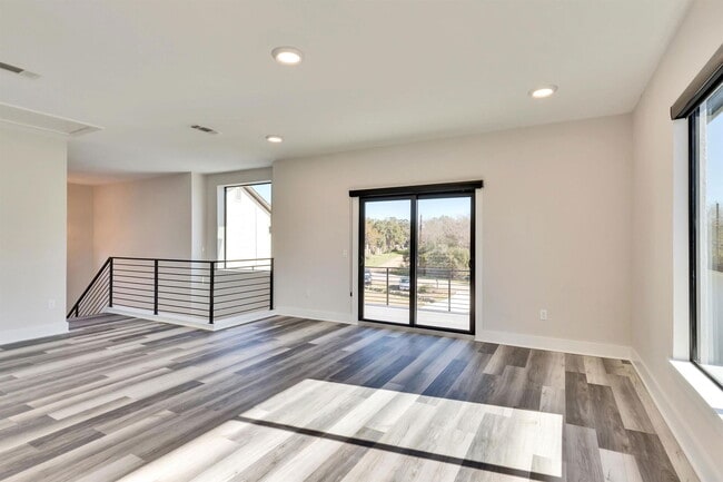 Building Photo - 1304 Minnie Dr