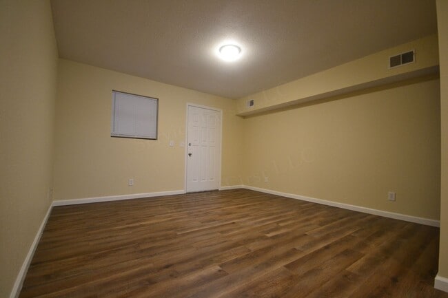 Building Photo - Pike Apartments