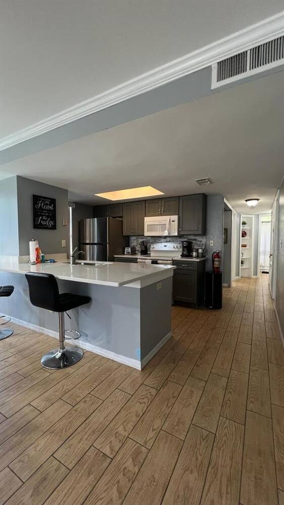 Building Photo - 2444 Sweetwater Club Cir
