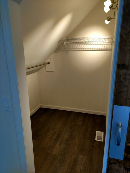 Building Photo - 41 Zapora Dr