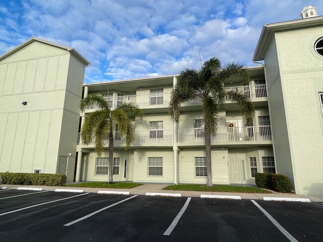 Building Photo - Upscale 3 BR Furnished Condo in Inlet at S...