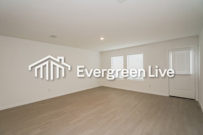 Building Photo - 1116 Tufted Dr