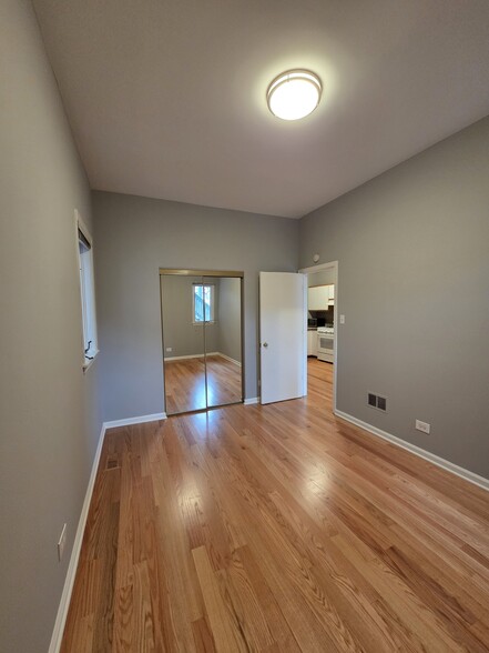 Bedroom 2 - 1229 W Wellington Ave