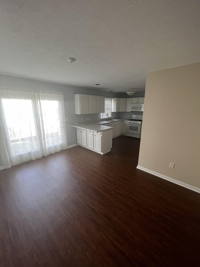 Building Photo - 152 Meadow Ridge Dr