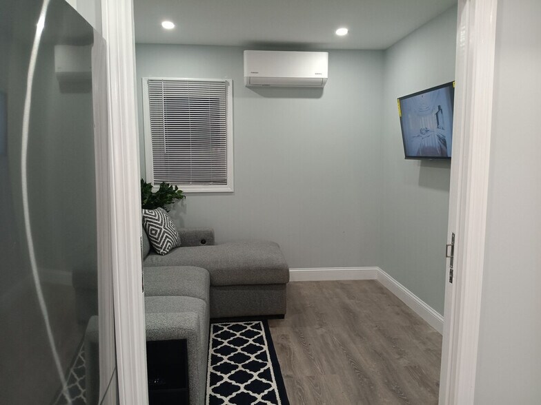 Building Photo - 1111 Atwells Ave