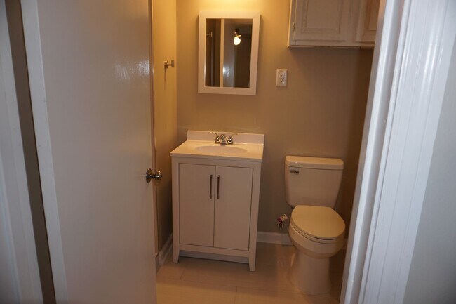 Building Photo - 1515 Kitchen St