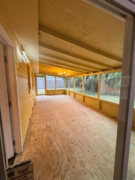 Building Photo - 2108 Burpee Dr