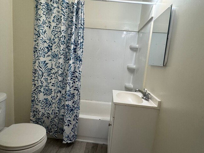 Building Photo - 2300 Danville St