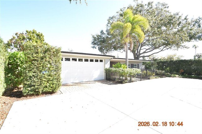 Building Photo - 571 Luzon Ave