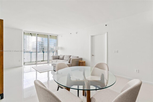 Building Photo - 495 Brickell Ave