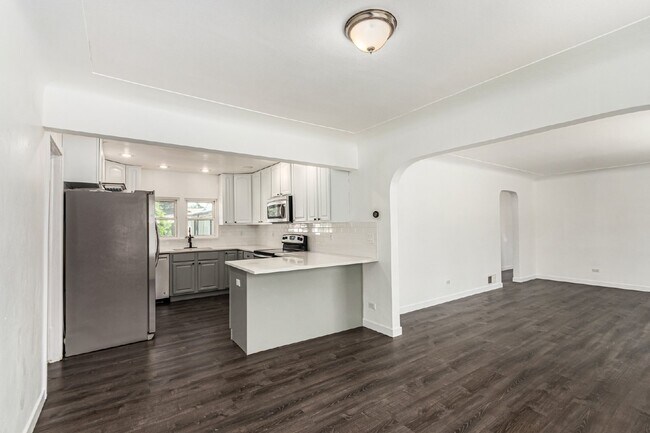 Building Photo - Lovely three bed / one bath home for rent