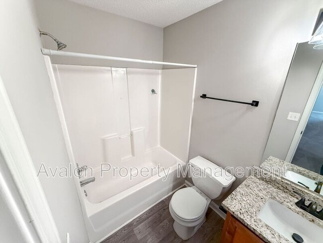 Building Photo - 282 Bonnes Dr SW