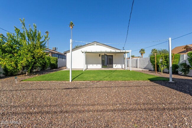 Building Photo - 1129 E McKinley St