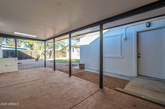 Building Photo - 1316 E Lemon St