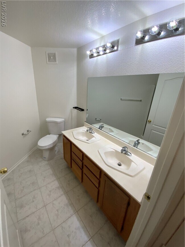 Building Photo - 7400 W Flamingo Rd
